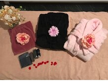 ミカド(MIKADO)/サロンガウンにお着換え