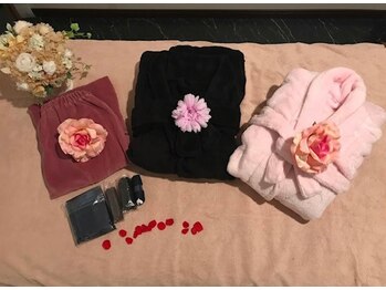 ミカド(MIKADO)/サロンガウンにお着換え