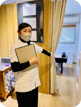 ネウラ 高田馬場院(neula)/奥が施術室になります。