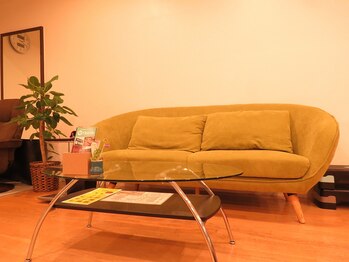 身体改革パーソナルジム トレーニ(TRAINI)/【内観】ソファーでのひと時