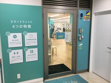 スマートフィット100 三郷店の雰囲気（駅チカだから通いやすい♪）