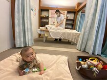 子育てママの整体サロン/施術中のお子様の様子