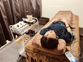 LeGACY鍼灸院【美容鍼/小顔/首肩こり/眼精疲労/腰痛】の写真/状態をしっかり見極めて、お客様にあった施術をご提案。ほうれい線やたるみが気になる方にもオススメ。