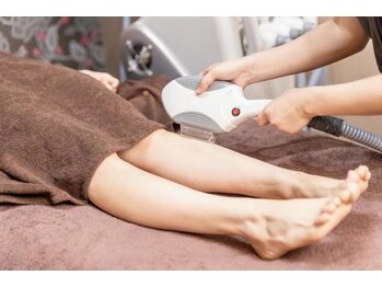 GRACETHOUSAND(グレイスサウザンド)/スタッフ施術《両足》丸ごと脱毛