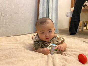 子育てママの整体サロン/施術中のお子様の様子