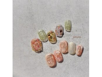 シルニー リム(Silny rim)/アシンメトリーニュアンスネイル