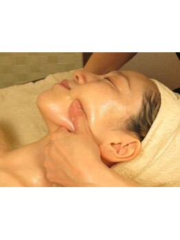 ホウレイ線・たるみ改善！予防ケア