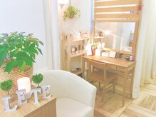 アイラッシュアンドネイルサロン レテ(eyelash & nailsalon L'ete)の雰囲気（ドレッサーには、ドライヤーやメイク道具もご用意♪）