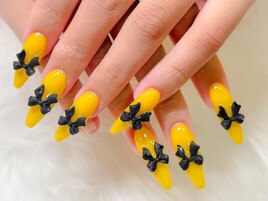 イエローネイル/ブラックリボン