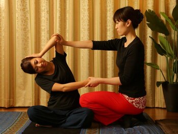 ララ(LALA)/タイ古式で深くストレッチ。