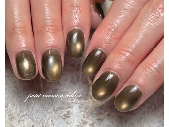 ブラウンカーキ