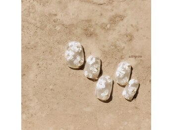 シルニー リム(Silny rim)/アシンメトリーニュアンスネイル