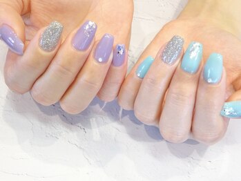 キャミ ネイル(CAMMY NAIL)/パープルブルーのアシメネイル