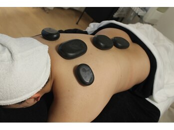 サロン ド モンシャーム(salon de Moncharme)/ホットストーン　冷え解消