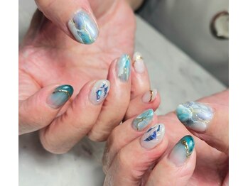 ネイルサロン タイムズスクエア 梅田店(Nail Salon Times Square)の写真/【持ち込みデザインもOK◎】パラジェル認定サロンなので高再現率♪豊富なカラーでこだわりデザインも♪