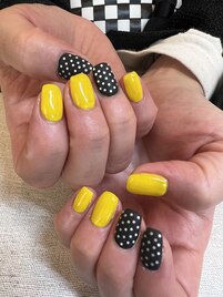 個性的ドットネイル