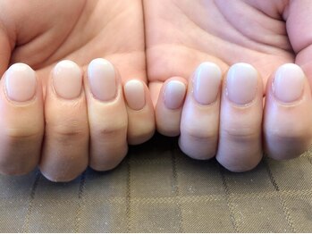 プラハネイル(+HER 美甲)/ホワイトグラデ