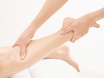 カラダファクトリー 京王多摩センター店の写真/★冬に気になる足のむくみをスッキリ解消★頑張る女性を応援！20時までの営業で仕事帰りにも通いやすい◎