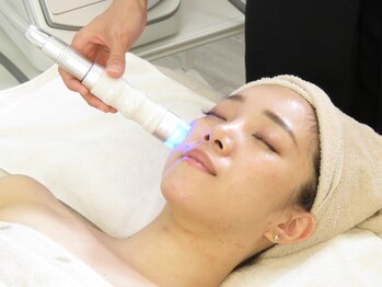 レセラ 銀座店(LE;SERA)の写真/【8台フル装備】選べる2種美容機器フェイシャル/悩み別でカスタマイズ可能◎肌土台から輝く★