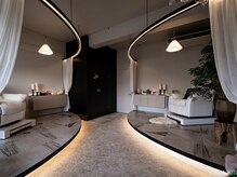 サロン ド トレス(SALON DE TRES)