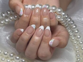 ナナアンドコー(Nana&Co.)/フレンチネイル、花ネイル