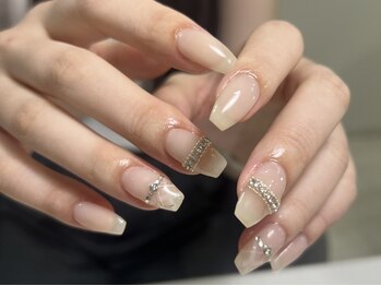 ビー 中町(bii)の写真/【広島希少】爪のフォルム形成に自信あり◎肌なじみの良い指先を美しく”魅せる”マオジェルが大好評◎