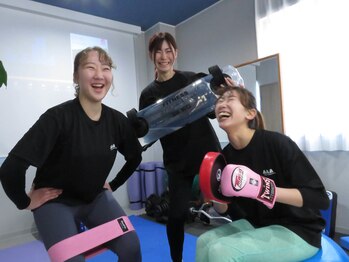 スリーエー(AAA)/女性インストラクターです♪