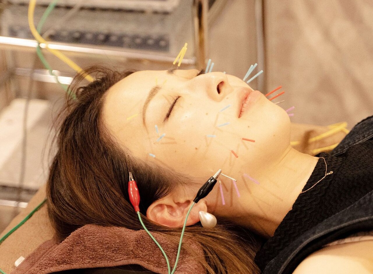 【引き締まった顔に】小顔矯正＋美鍼パルス＋健康浴ドーム \13000→\4980