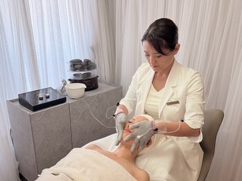 サハスラーラ(SAHASRARA)の写真/【切らずに引き上げる大人の輪郭美】40代特有のたるみ・二重あごを根本から再設計する本格造形