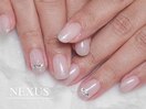 肌馴染みピンクのキラキラネイル