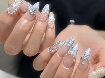 ビー 中町(bii)の写真/【袋町駅徒歩5分】持ち込みデザインも圧巻の再現度！トレンドを抑えたキレイめニュアンスネイルはお任せ☆