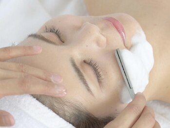 サロンヤザワ(Salon yazawa)の写真/国家資格所持。シェービニスト歴20年以上の技術で、産毛やくすみをしっかりオフ。