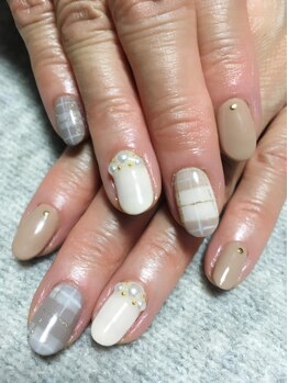 ヴァリエ(VARIE)/ほっこりチェックネイル