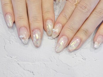 キャミ ネイル(CAMMY NAIL)/白系オーロラとシェルネイル
