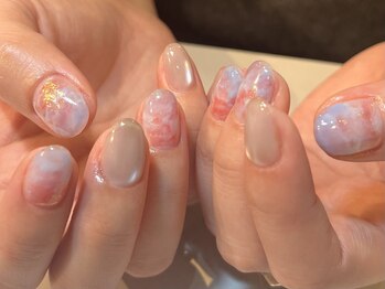 スエン(Suen)の写真/春の抜け感。大人ニュアンスネイル。