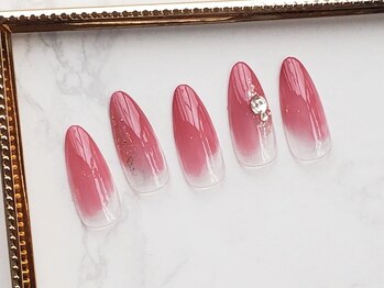 ノワールネイル 関内駅前(NOIRNAIL)の写真/人と被らないオリジナルデザインで指先に遊びゴコロをプラス♪手元が綺麗に見える色や長さも相談可能☆