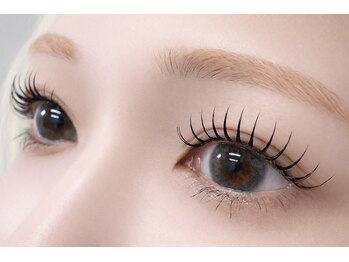 プラチナ 表参道(PLATINA)の写真/【超軽量フラットラッシュ 100本 5,500円】毎朝のビューラーは卒業！思わずドキッとする可愛いお目元に♪
