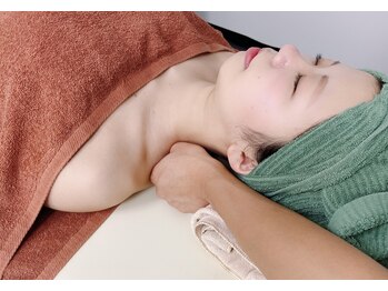 ハチシン(八SHIN)/小顔コルギは女性におすすめ!