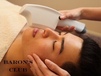 メンズ眉毛サロンBaron'sClub心斎橋【眉毛/メンズ眉毛/メンズアイブロウ/眉毛パーマ】の写真/心斎橋店NEW OPEN!メンズ専門サロンでツルツル肌へ◎痛みに弱い方も安心♪今だけ!全顔4400円、全身8800円
