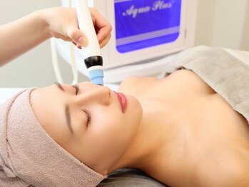 ブリリオプラス 広島並木店(Brillio Plus)の写真/《ハイドラフェイシャル¥5980》お肌の悩みを解決◎毛穴の黒ずみ・角質ケアで手触りの良いなめらかなお肌へ!