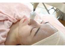 フェイシャルサロンBennyの雰囲気（ピーリングブラシで余分な角質を徹底除去♪）