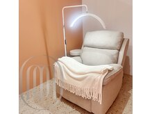 施術中はリラックスして頂けるようフカフカソファです♪