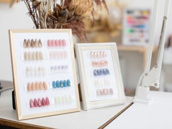 ミレネイル(milae nail)の写真/シンプルだけど綺麗で繊細なネイルに憧れてる方に♪バリエーション豊富な店内サンプルからお選び出来ます◎