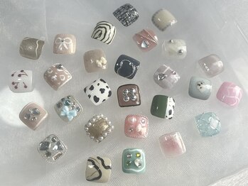 ブルー(BLUE)の写真/【トレンドも可愛さも◎】通いやすい価格で足元から気分UP♪お仕事柄ハンドネイルができない方にも最適！