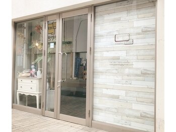 キュアバイアニーアンドジーノ(Qa by Annie&Gino)/当店入り口のご案内♪