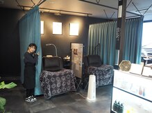 ナンバーテン(ct.No.10)の雰囲気（施術中の体の負担を軽減。高級電動リクライニングベッド使用）