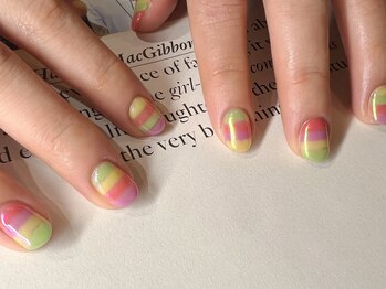 ノラ ミナミアオヤマ(NORA MINAMIAOYAMA)/カラフルボーダーオーロラネイル