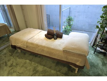 アロマアンドボディデザインサロン アースカラー 自由が丘(EARTH COLOR)/施術ベッド1