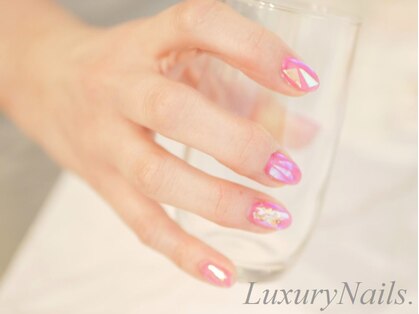 ラグジュアリー ネイルズ(Luxury Nails)の写真