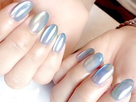 指先から涼しさを感じる海ネイル